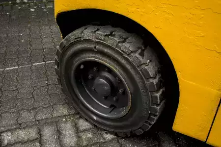 Wózki widłowe diesel 2015  Jungheinrich DFG 445 4,5T neuwertige Bereifung (5)