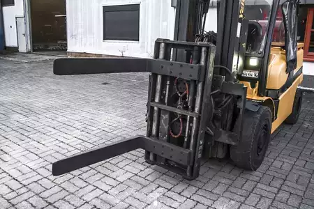 Gázüzemű targoncák 2020  Yale GLP45 2020 Drehgerät Freihub (11)