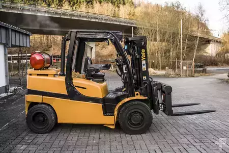 Gázüzemű targoncák 2020  Yale GLP45 2020 Drehgerät Freihub (7)