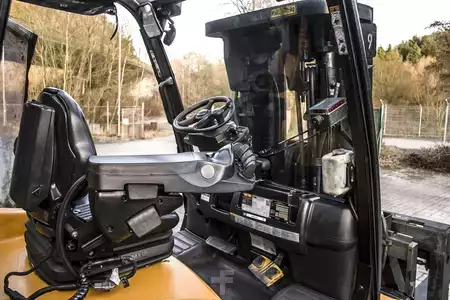 Gázüzemű targoncák 2020  Yale GLP45 2020 Drehgerät Freihub (9)