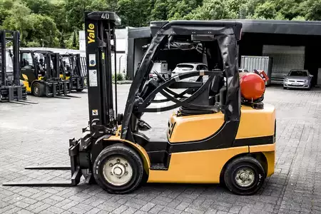 Wózki gazowe 2020  Yale GLP30 2020 Drehgerät Freihub Triplex (7)