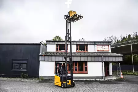 Elektro 3 Rad 2015  Jungheinrich EFG215 Elektro Triplex 5,5m Freihub Refurbished (17)