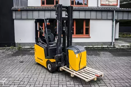 Elektro 3 Rad 2015  Jungheinrich EFG215 Elektro Triplex 5,5m Freihub Refurbished (19)