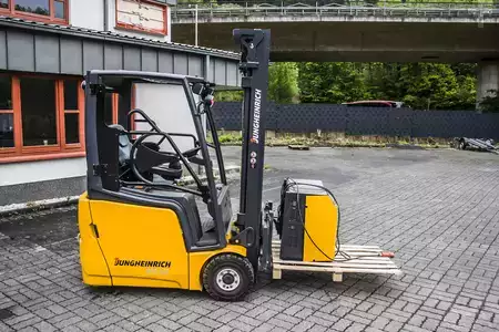 Elektro 3 Rad 2015  Jungheinrich EFG215 Elektro Triplex 5,5m Freihub Refurbished (20)