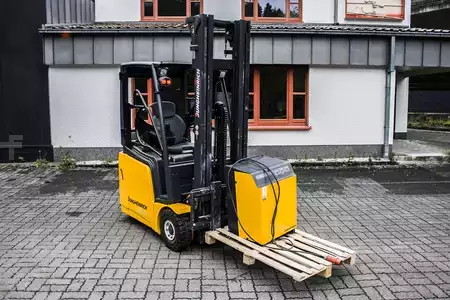 Elektro 3 Rad 2015  Jungheinrich EFG215 Elektro Triplex 5,5m Freihub Refurbished (3)