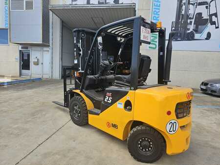 Dieseltrukki 2022  MB Forklift CPCD-25T (3)