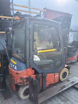 Carrelli elettrici 4 ruote 2017  Toyota 8FBMKT25 (1)