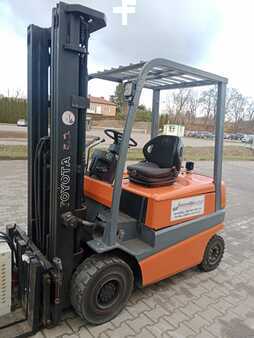 Chariots électriques à 4 roues - Toyota FBMF25 (1)