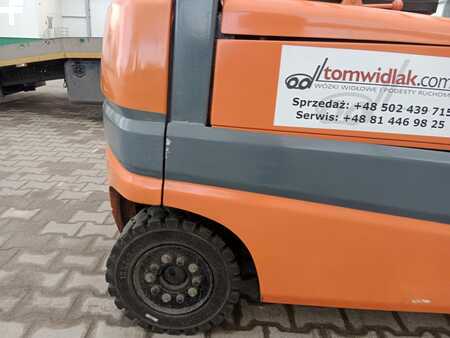 Chariots électriques à 4 roues - Toyota FBMF25 (10)