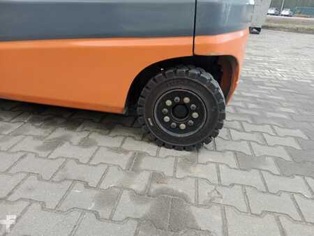 Chariots électriques à 4 roues - Toyota FBMF25 (11)