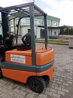 Chariots électriques à 4 roues - Toyota FBMF25 (14)