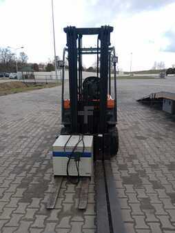 Chariots électriques à 4 roues - Toyota FBMF25 (3)