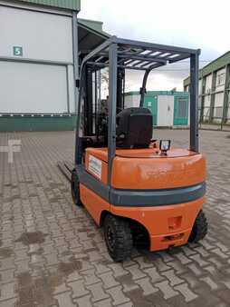 Chariots électriques à 4 roues - Toyota FBMF25 (6)