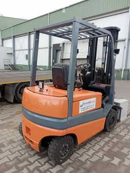 Chariots électriques à 4 roues - Toyota FBMF25 (7)