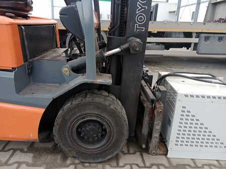 Chariots électriques à 4 roues - Toyota FBMF25 (9)