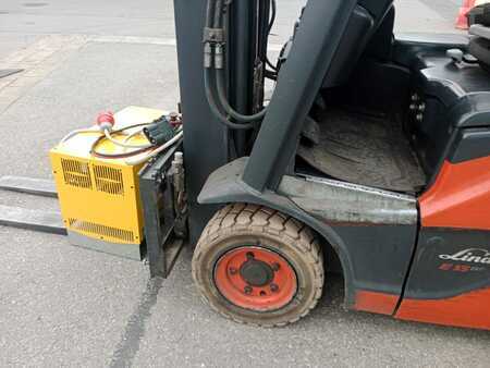 3-wiel elektrische heftrucks - Linde E16C-02 (9)