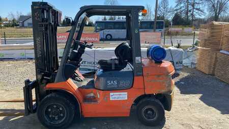 Chariots élévateurs GPL 2008  Toyota 02-7FGF30 (1)