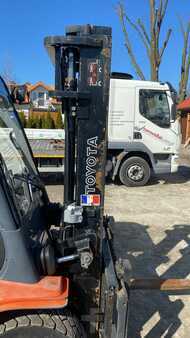 Chariots élévateurs GPL 2008  Toyota 02-7FGF30 (11)