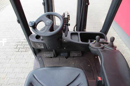 Empilhador a gás 2009  Linde H14T-01 (6)