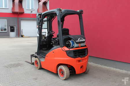 Empilhador a gás 2009  Linde H14T-01 (9)