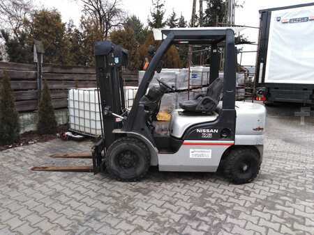 Trenes de remolques 2006  Nissan YL02M25 (1)