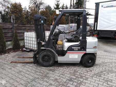 Trenes de remolques 2006  Nissan YL02M25 (2)