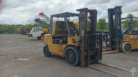 LPG Forklifts - CAT Lift Trucks GP40K (1)