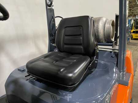 Propane Forklifts 2011  Toyota 8FGU30 (10)