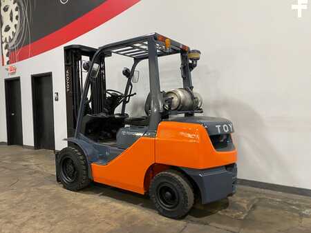 Propane Forklifts 2011  Toyota 8FGU30 (2)