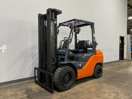 Propane Forklifts 2011  Toyota 8FGU30 (3)