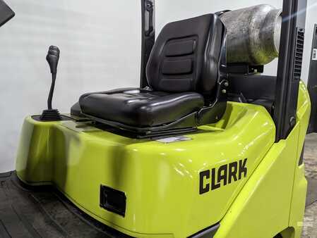 Propane Forklifts 2018  Clark S25CL (10)