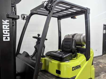 Propane Forklifts 2018  Clark S25CL (9)