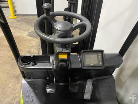 Propane Forklifts 2018  Clark S25CL (11)