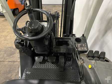 Propane Forklifts 2018  Unicarriers MCP1F2A25LV (10)