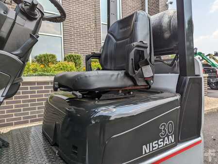 Diesel Forklifts 2004  Nissan MCP1F1A15LV (9)