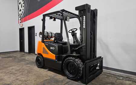 Carretilla elevadora GLP 2014  Doosan G30P-5 (5)