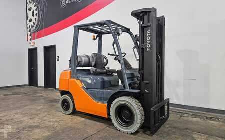 Propane Forklifts 2015  Toyota 8FGU25 (5)