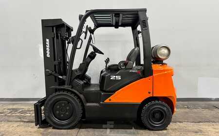 Carretilla elevadora GLP 2017  Doosan G25N-7 (1)