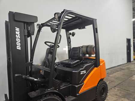 Doosan G25N-7