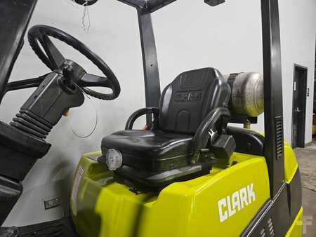 Propane Forklifts 2015  Clark C30CL (10)