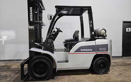 Propane Forklifts 2013  Nissan PF100 (1)