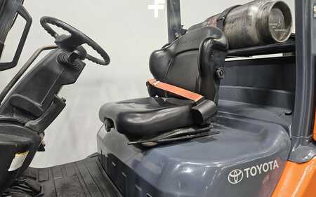 Carretilla elevadora GLP 2016  Toyota 8FGC35U-BCS (11)