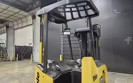 Reach Trucks 2017  Yale ESC040AD (11)