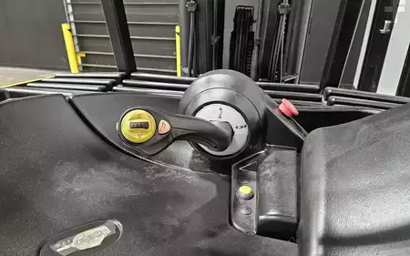 Reach Trucks 2017  Yale ESC040AD (13)