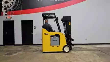 Reach Trucks 2017  Yale ESC040AD (18)