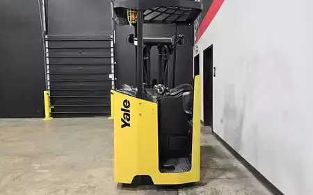 Reach Trucks 2017  Yale ESC040AD (3)