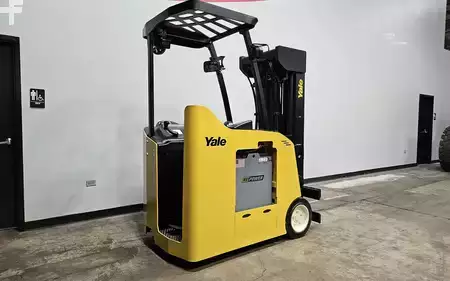 Reach Trucks 2017  Yale ESC040AD (4)