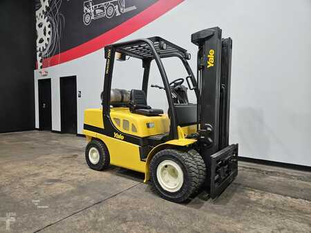 Propane Forklifts 2016  Yale GLP070VX (6)