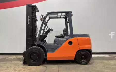 Montacargas diésel 2019  Toyota 8FD45U (1)