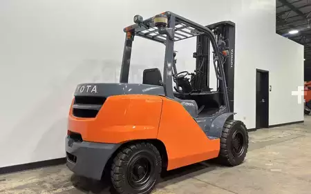 Montacargas diésel 2019  Toyota 8FD45U (3)